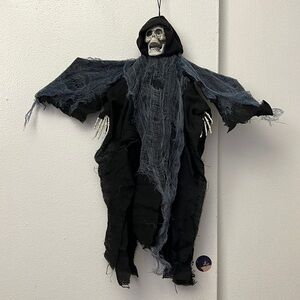 New Skull Bat HALLOWEEN Statue Wall Decor Hanging